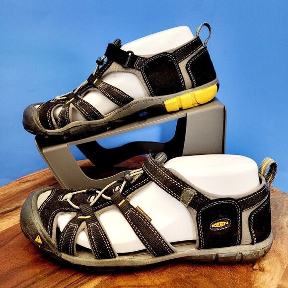 KEEN Hiking Sandal CNX Waterproof Black Yellow Men/Youth Size 7